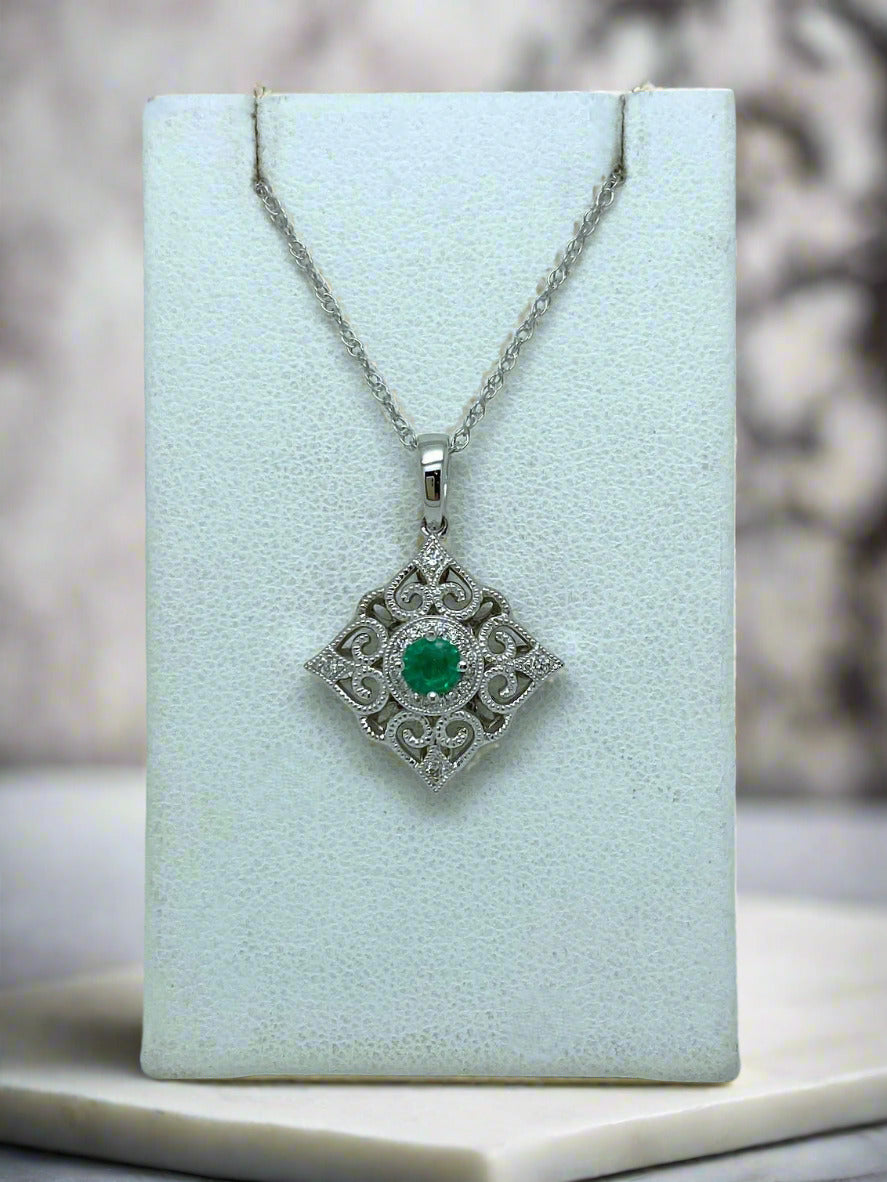 white gold necklace with emerald and diamonds